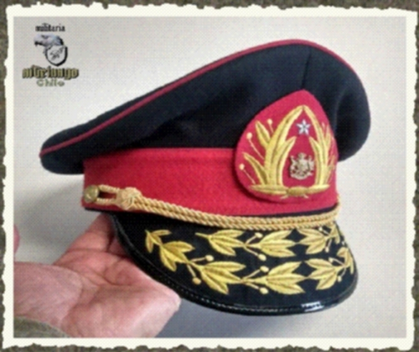 Gorra tipo General Pinochet